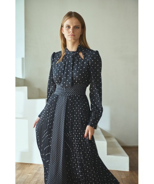 【未使用】Estella.K プリーツワンピース ブラック Estella.K ワンピース Abby Dress クロスネックタイドットドレス