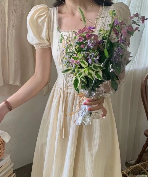 deux amour ワンピース スクエアネックパフスリーブレースアップ