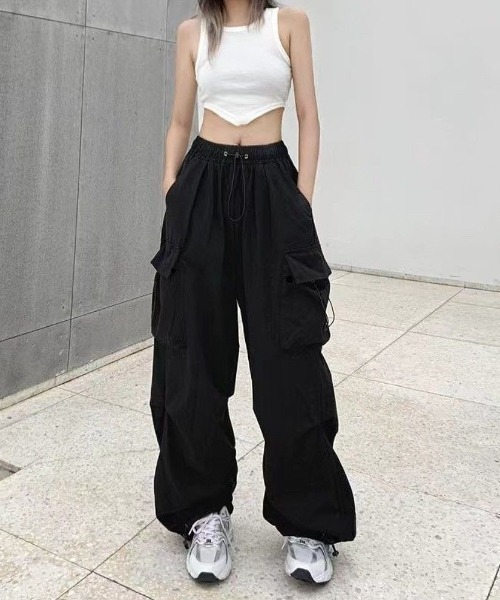 ワイドパンツ カーゴパンツ 立体感のあるバルーンシルエットが魅力の