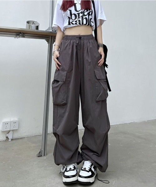 ワイドパンツ カーゴパンツ 立体感のあるバルーンシルエットが魅力の