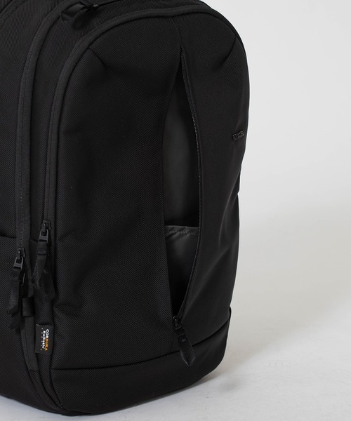 incase（インケース） デイバック リュック Incase Tracks Backpack