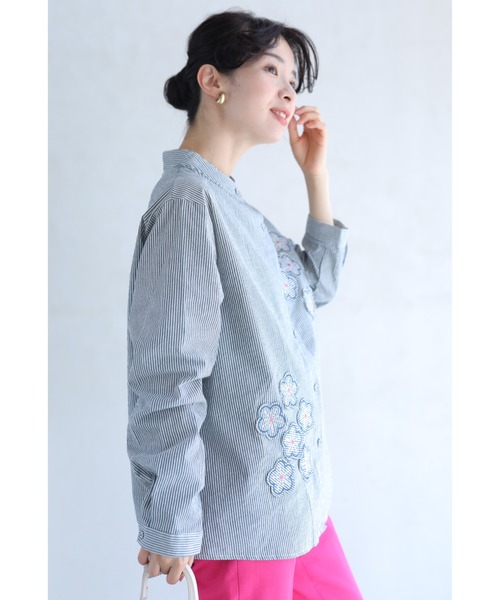 CAWAII Sから2L対応 可愛い花ワッペンのストライプシャツトップス 可愛い花ワッペンのストライプシャツトップス（シャツ/ブラウス
