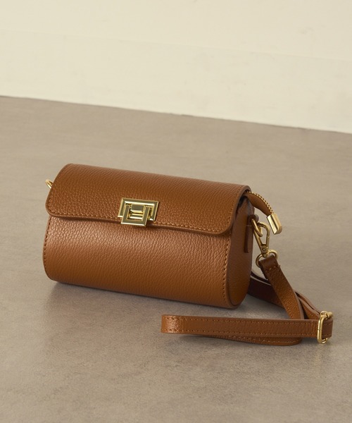 【ブラウン】【AULENTTI】レザーショルダーバッグ AULENTTI（オウレンティ） ショルダーバッグ バッグ 「AULENTTI