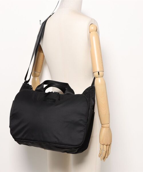 キャメルバック  コミュートショルダーII  19L  Black Camelbak（キャメルバック） ショルダーバッグ バッグ 「CAMELBAK