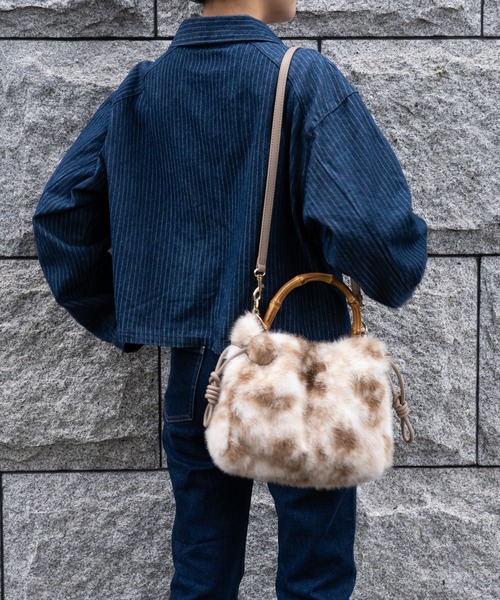 SHE HER HER HERS ハンドバッグ バンブーハンドルドロストファーバッグ