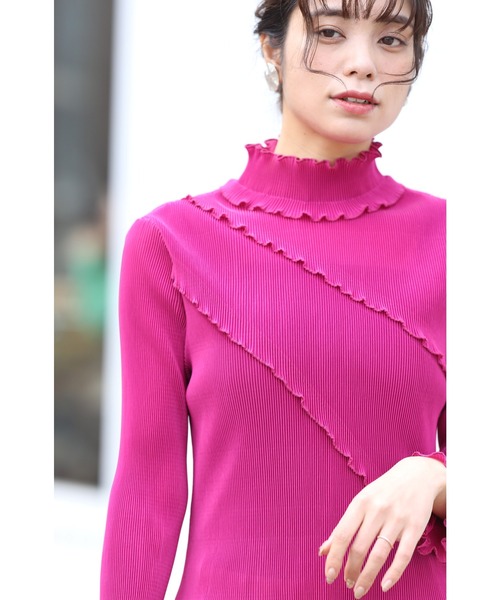 cawaii tシャツ 鮮やかピンクの伸び伸びプリーツカットソー