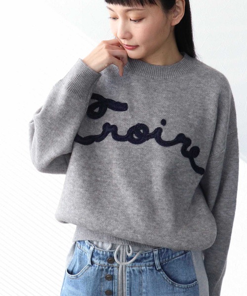 グレー ロゴ入り ニットセーター L Three Four Time（スリーフォータイム） ニット セーター 刺繍