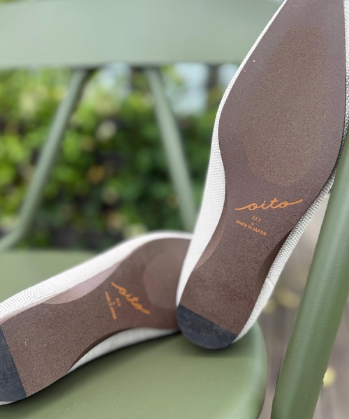 花　パンプス ミュウミュウのフラワー柄のパンプス