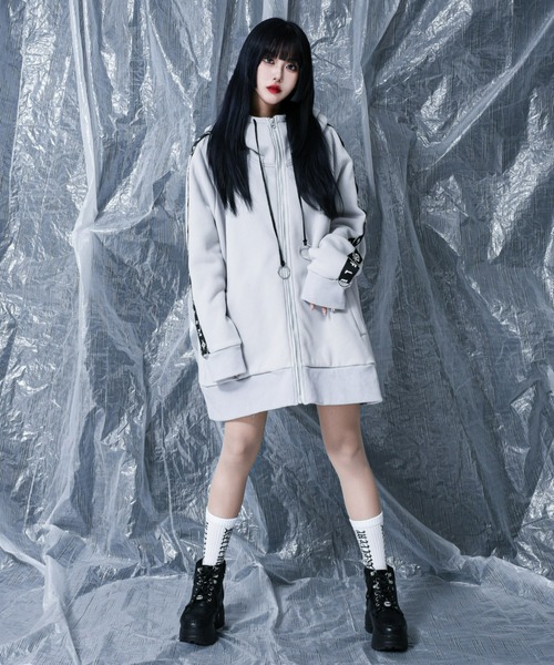 REFLEM レフレムロングパーカー　フリーサイズ REFLEM（レフレム）の「ロングスリーブチェーンパーカー