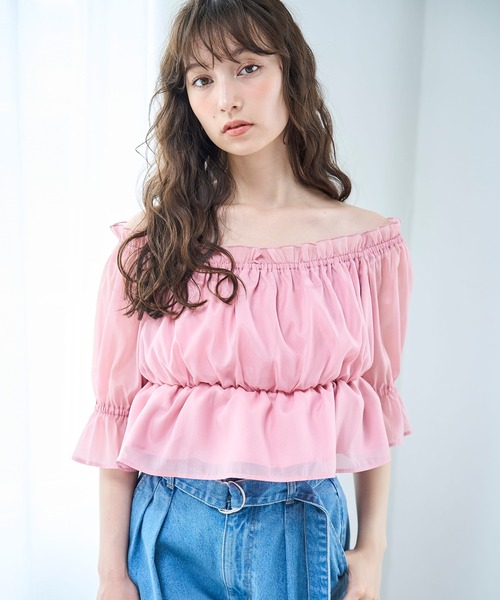 【2025夏/新品未使用タグ付き】UNTITLED シャーリングブラウス 2025夏/新品未使用タグ付き】UNTITLED シャーリングブラウス