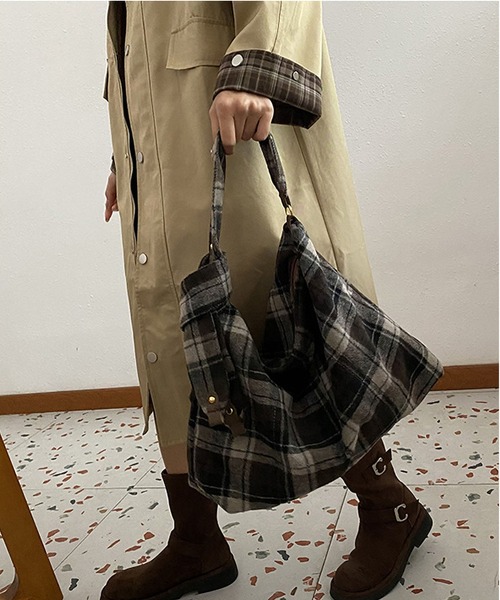 LA VORAGINE（ラ ヴォラジネ） ショルダーバッグ バッグ チェック柄大