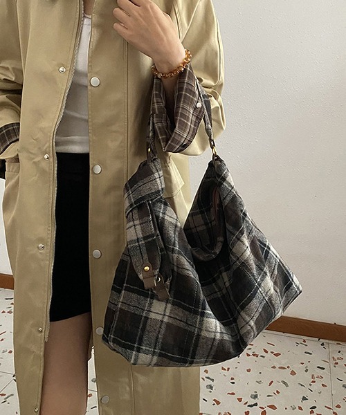 LA VORAGINE（ラ ヴォラジネ） ショルダーバッグ バッグ チェック柄大