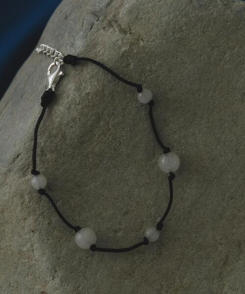 ブレスレット SMELLY so’　white jade bracelet レディースの画像