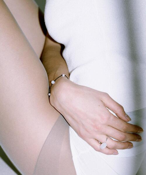 ブレスレット SMELLY so’　white jade bracelet レディースの画像