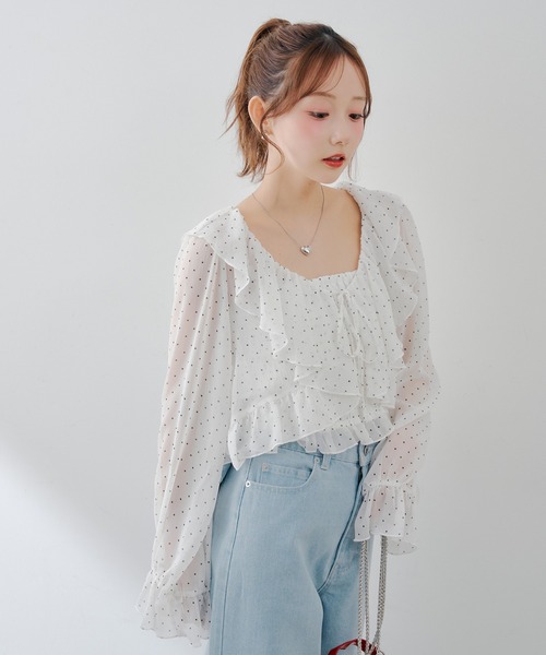 JUSGLITTY 6分袖刺繍ラッフルブラウス スタッフコーディネート】ラッフルセーラーカラーブラウス｜ayumi
