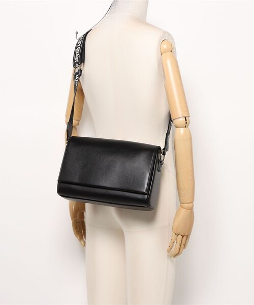 2-5日着 MARY QUANT ロゴジャカードスクエア ミニショルダー ロゴジャカードスクエア ミニショルダー（ショルダーバッグ