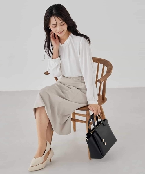 a.v.v（アー・ヴェ・ヴェ） ブラウス シャツ 「洗える」タックネック