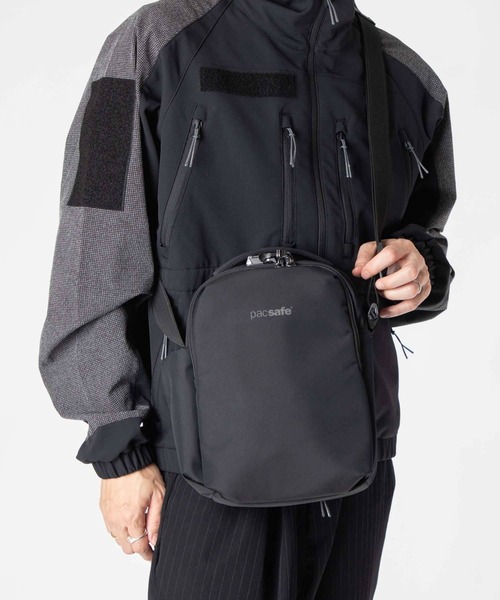 【お値下げしました】パックセーフ　Pac safe PacSafe（パックセーフ） ショルダーバッグ PACKSAFE V Tour Crossbody