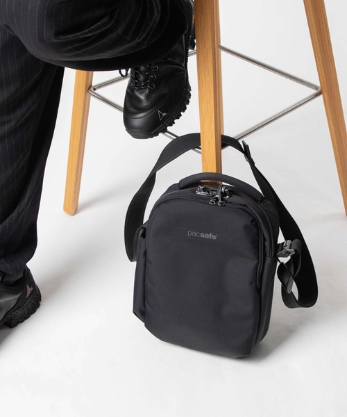 PacSafe（パックセーフ） ショルダーバッグ PACKSAFE V Tour Crossbody