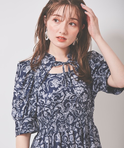 31 Sons de mode ワンピース デコルテ開き花柄ワンピース