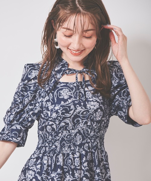 31 Sons de mode ワンピース デコルテ開き花柄ワンピース
