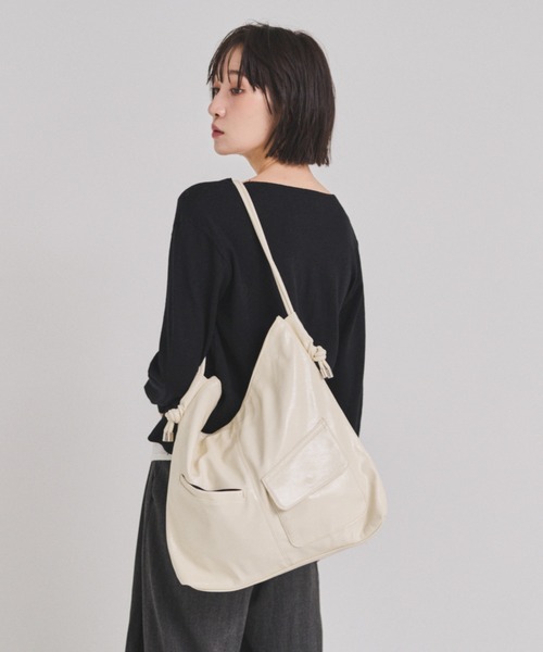 ST. AGNI ソフトレザーショルダーバッグ　アイボリー ショルダーバッグ バッグ ソフトフェイクレザーアウトポケットBAG