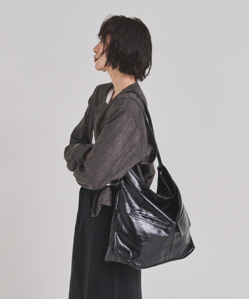 ソフトレザーの大きな目玉ショルダー ショルダーバッグ バッグ ソフトフェイクレザーアウトポケットBAG
