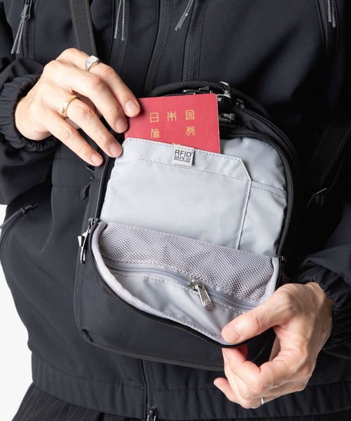 PacSafe（パックセーフ） ショルダーバッグ PACKSAFE V Companion