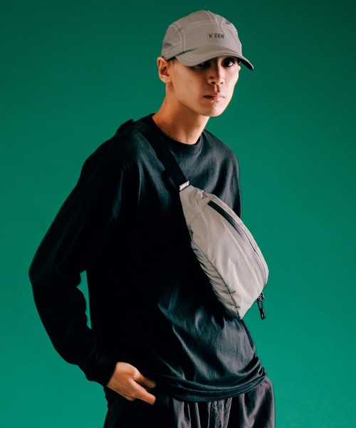 KiU（キウ） ウエストポーチ ライトに反射する安全ボディバッグ「VEER