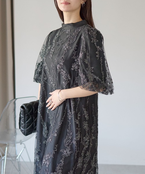 刺繍入りグレーのAラインパーティードレス レジャ Leja 花柄刺繍レーススパンコールハートカットAラインドレス