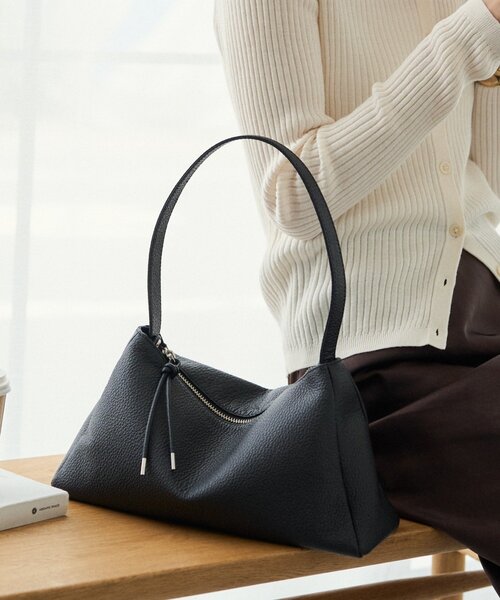 未使用級✨russet シンプルショルダーバッグ　軽量　ブラック russet ショルダーバッグ バッグ 「インフルエンサー企画」2WAY