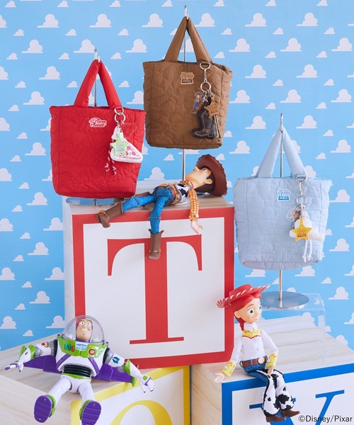 Disney（ディズニー） トートバッグ チャーム付キルティングショルダー