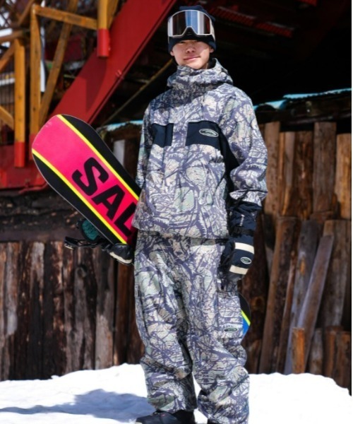 QUIKSILVER カモフラージュ スノーボードジャケット上下　Mサイズ QUIKSILVER カモフラージュ スノーボードジャケット上下Mサイズ