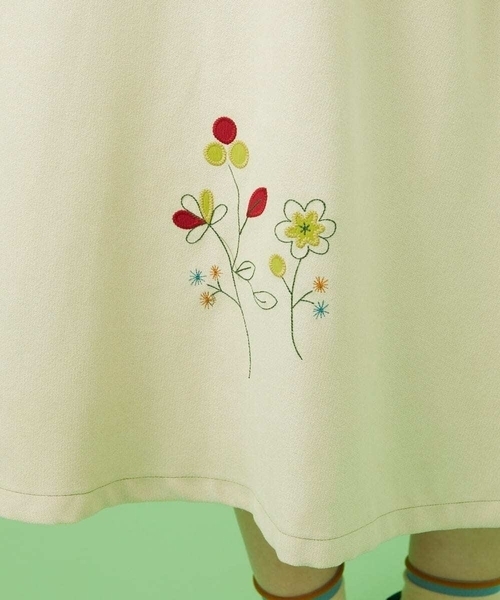 Jocomomola（ホコモモラ） スカート フラワー刺繍 ピーチ起毛