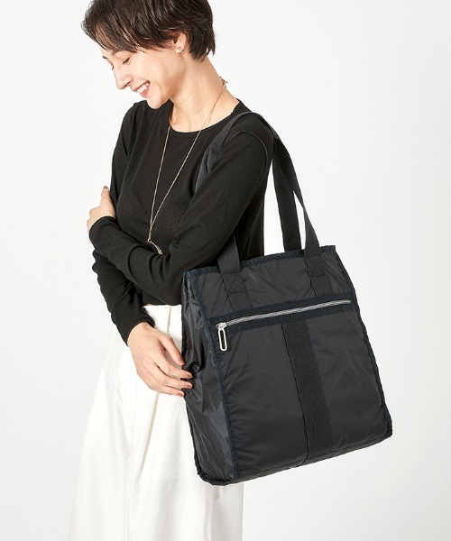 LeSportsac ブラック トートバッグ LeSportsac トートバッグ BUCKET TOTE ブラックハートデボス