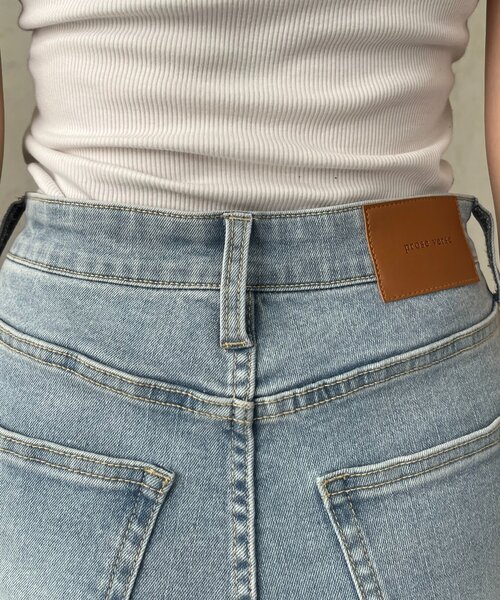 ジーンズ デニム デニムパンツ 「美脚見え」ロゴパッチ付きストレッチフレアデニム レディースの画像