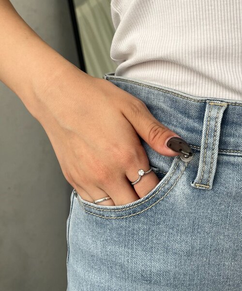 ジーンズ デニム デニムパンツ 「美脚見え」ロゴパッチ付きストレッチフレアデニム レディースの画像