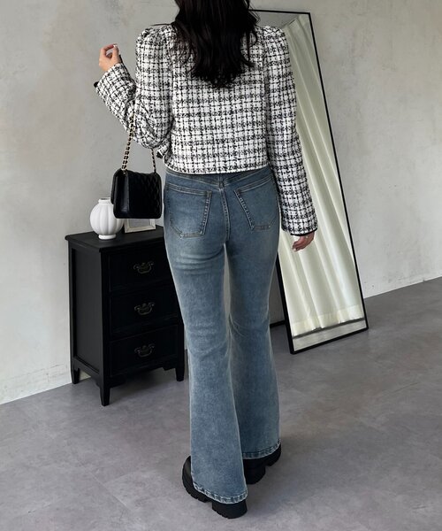 ジーンズ デニム デニムパンツ 「美脚見え」ロゴパッチ付きストレッチフレアデニム レディースの画像
