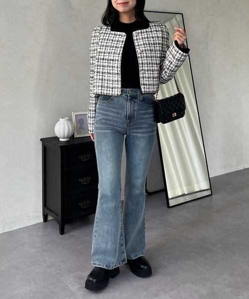 ジーンズ デニム デニムパンツ 「美脚見え」ロゴパッチ付きストレッチフレアデニム レディースの画像