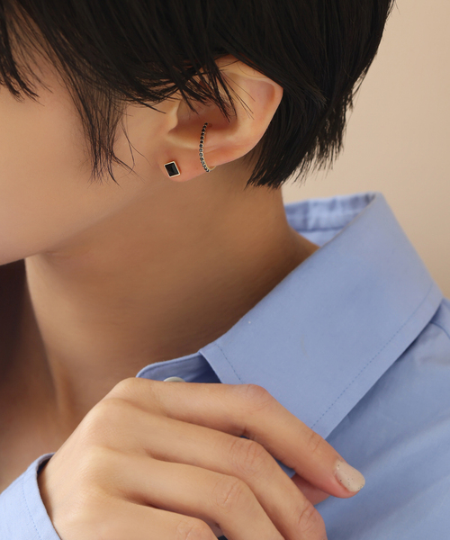 Lilas ピアス 「追加」オニキスピラミッドモチーフ4mmピアス K10