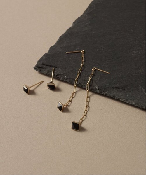 美品♡Lilasオニキスピラミッドモチーフ4mmピアス K10（両耳）　リラ オニキスピラミッドモチーフ4mmピアス K10（両耳）（ピアス（両