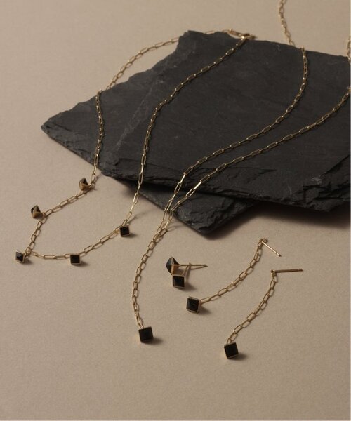 Lilas ピアス 「追加」オニキスピラミッドモチーフ4mmピアス K10