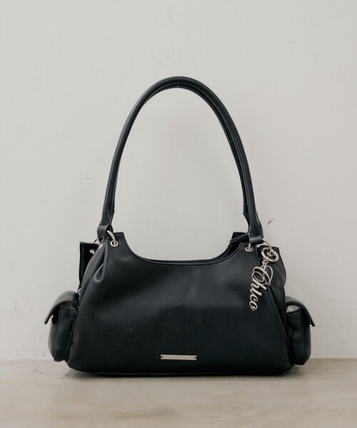 Chico（チコ） ボストンバッグ ロゴチャーム付きサイドポケット