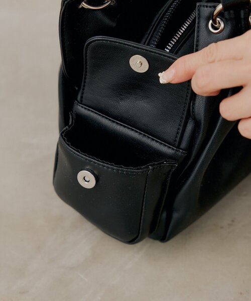 ひさこ✨ COACH ボストンバッグ 本革 黒 2way ロゴチャーム Chico（チコ） ボストンバッグ ロゴチャーム付きサイドポケット