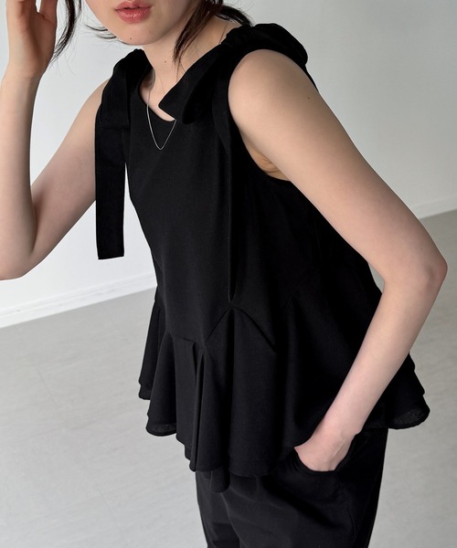 JUNOAH（ジュノア） セットアップ リネン混ペプラムトップススラックス