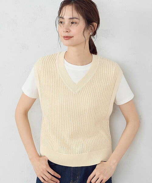 クリーム色編み込みニットベスト COMME CA ISM ベスト ジレ Vネック透かし編み ニットベスト