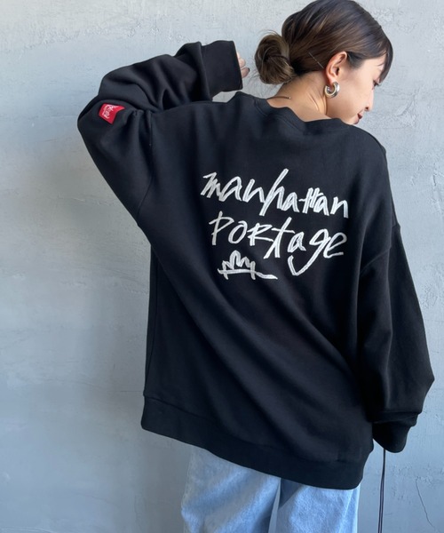 トレーナー スウェット 「WEB先行予約」「MANHATTAN PORTAGE/マンハッタンポーテージ」 別注 手書き風バック刺繍 クルーネックスウェ