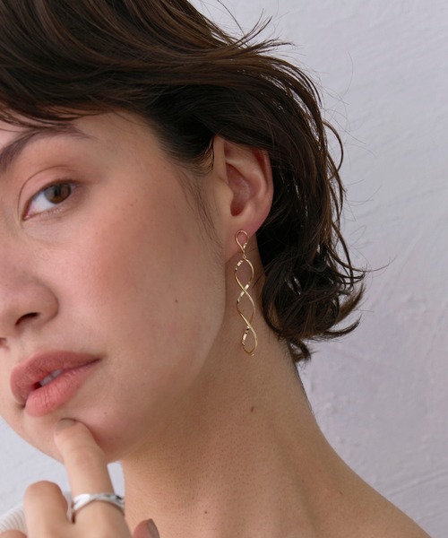 イヤリング 入学式 「K10」ツイストラインイヤリング レディースの画像
