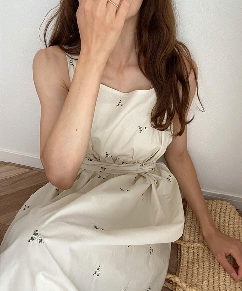 「LAUIR」 ノースリーブワンピース MEDIUM ベージュ レディース_画像3