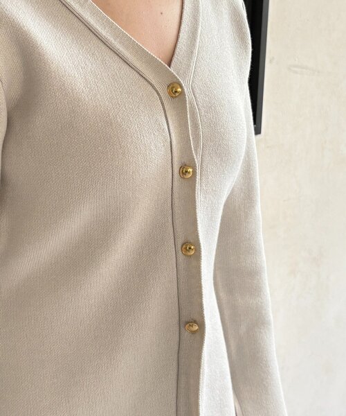 かぁみ　美品GOLD button v/N カーディガン Thevon（ゼヴォン） カーディガン ウエストシェイプGOLDボタンニット